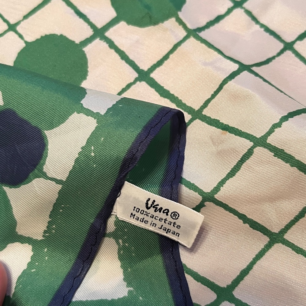 ๐ Vera Neumann Scarf - Picture 3 of 4